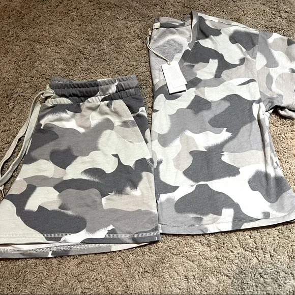Z Supply matching Tee & Shorts - Picture 2 of 3